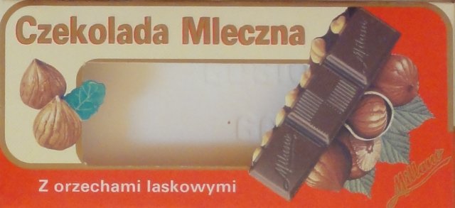 Millano male mleczna z orzechami laskowymi czerwona 1_cr