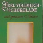 Wertsiegel male pion Edel Vollmilch Schokolade mit ganzen Nussen_cr