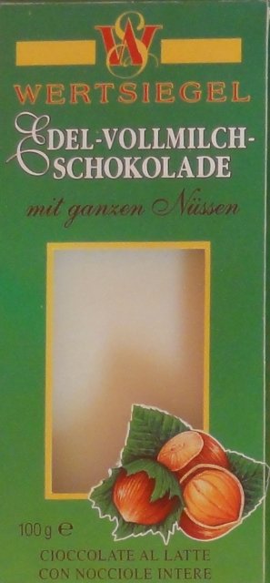 Wertsiegel male pion Edel Vollmilch Schokolade mit ganzen Nussen_cr